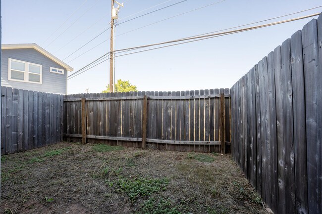 Building Photo - 6918 Crestway Dr