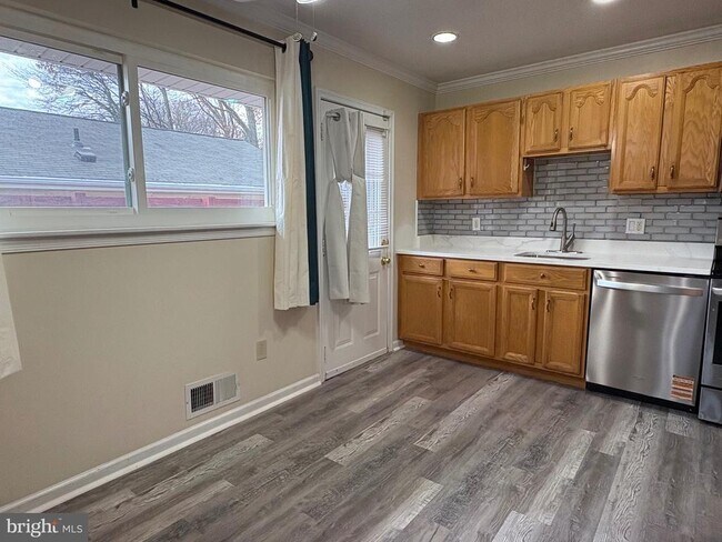 Building Photo - 12654 Valleywood Dr