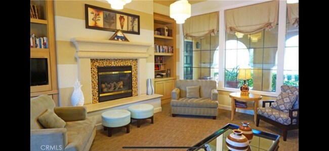 Building Photo - Luxurious 2 + 2.5 Belcaro 2392 SQFT Retire...