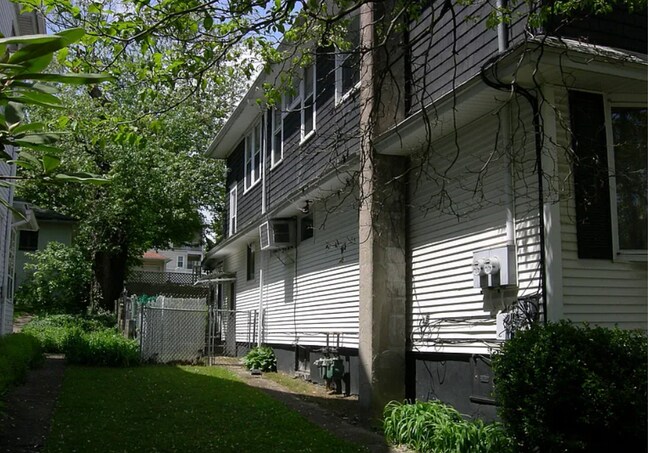 Building Photo - 839 N Main Ave