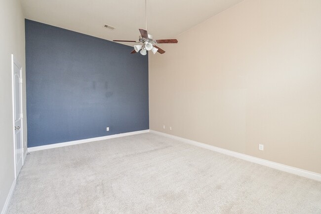 Building Photo - 28803 Davenport Dr