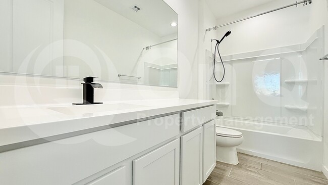 Building Photo - 145 E Mint Ln