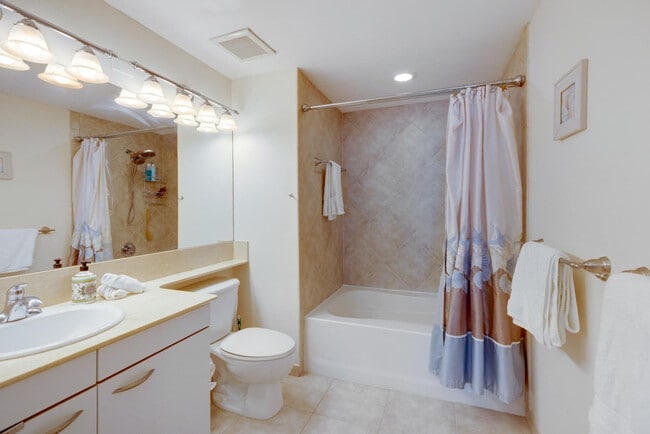 Building Photo - 2065 S Ocean Dr