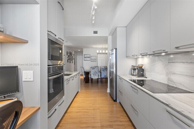 Building Photo - 3232 SW 22nd Terrace