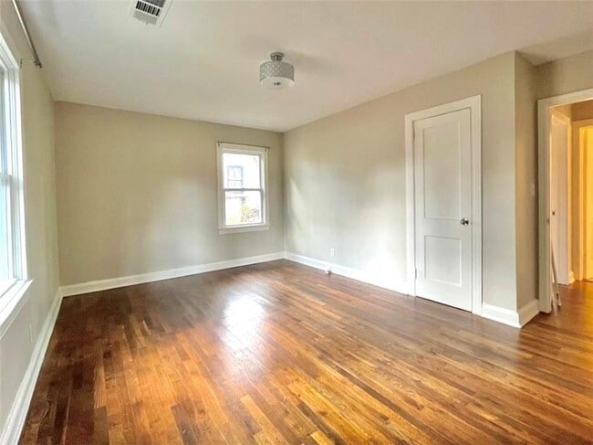 Building Photo - 1449 Lynford Dr SW