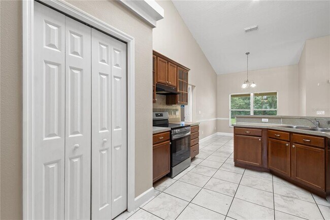 Building Photo - 5320 SW 115th Loop