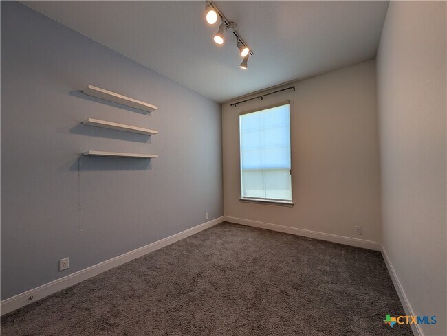 Building Photo - 2935 Aller