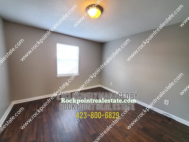Building Photo - 700 Roberta Dr
