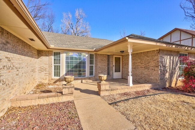 Building Photo - 4 bed 3 bath home!