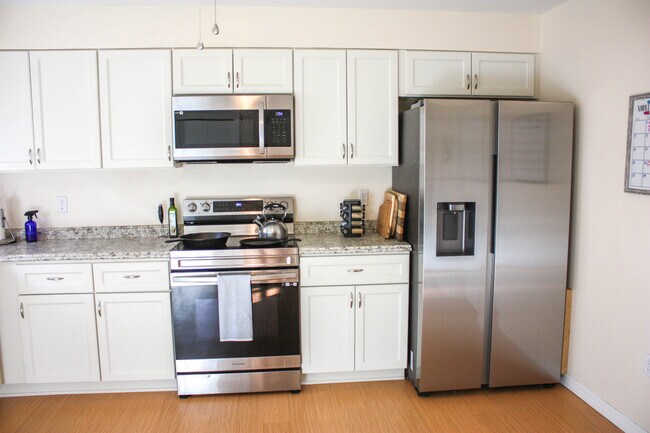 Building Photo - 20732 SW Marine Blvd