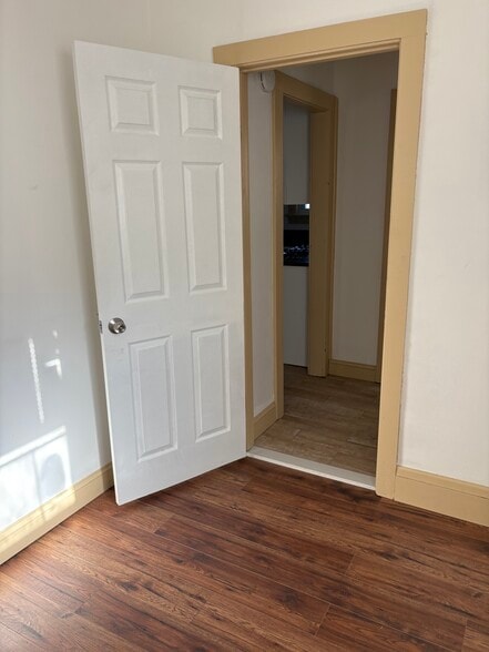 Building Photo - 314 South Ave E