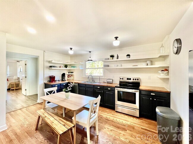 Building Photo - 2931 Belmeade Dr