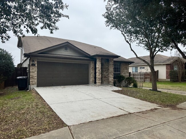 Primary Photo - Ready for Move In! Nice & Large 5 bedroom ...