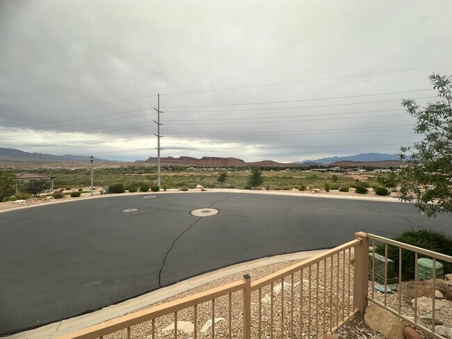Building Photo - Stunning Sun River, Single-Level Home with...