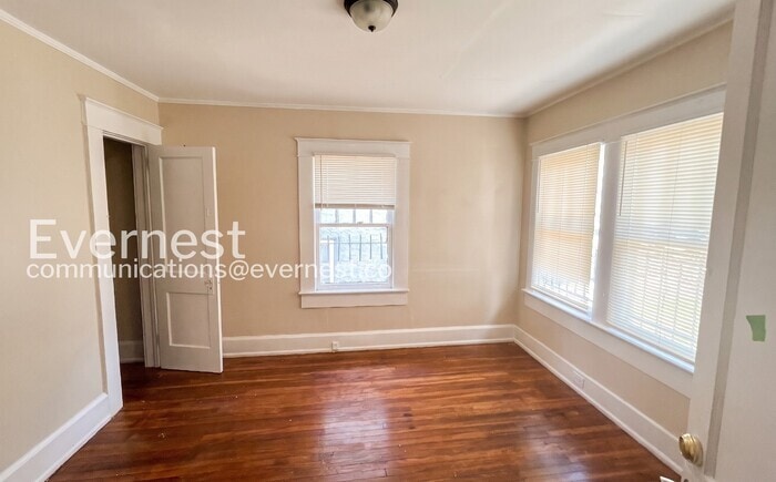 Building Photo - 1119 Graymont Ave W
