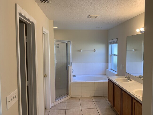 Building Photo - 145 Southampton Dr