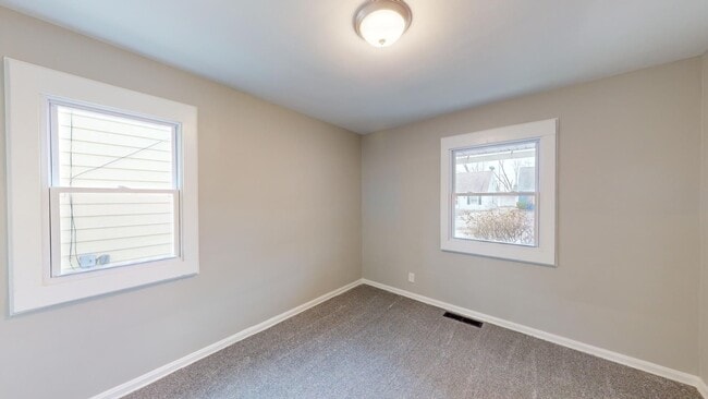 Building Photo - Old Brooklyn - 3 Bedroom Single Family Home