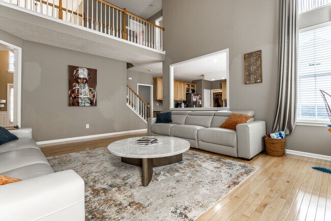 Building Photo - Spacious 5-Bed Home with In-Law Suite, Fin...