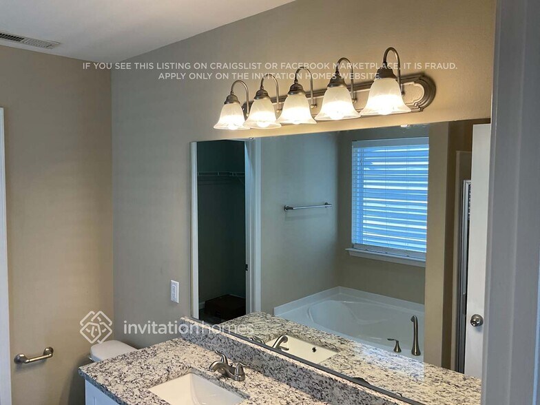 Building Photo - 849 Hedgepath Terrace