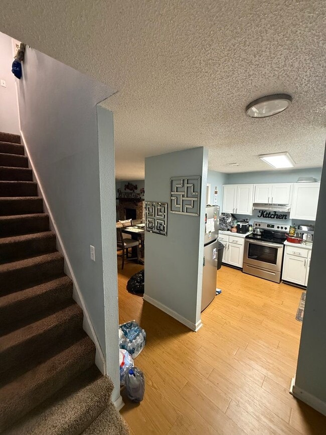 Building Photo - Upgraded 2BR/1.5BA Townhouse Apartment Con...