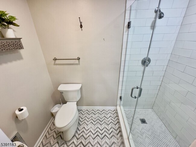 Building Photo - 361 Claremont Ave