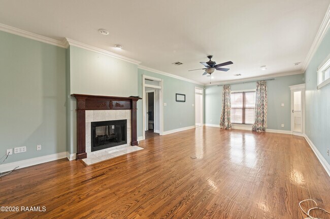 Building Photo - 300 Oak Hollow Dr