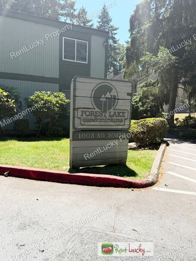 Building Photo - 2 Bed, 1 Bath in Federal Way Available NOW! Utilities Included and Extra Storage~