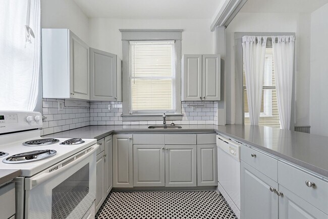 Building Photo - 538 E Waldburg St