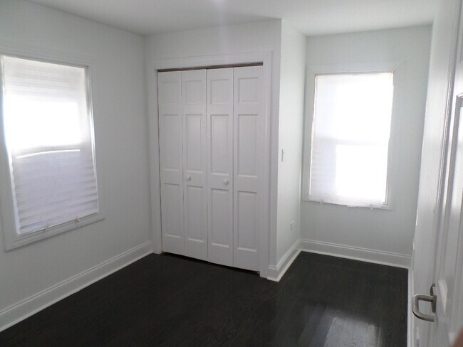 Building Photo - 14730 Honore Ave