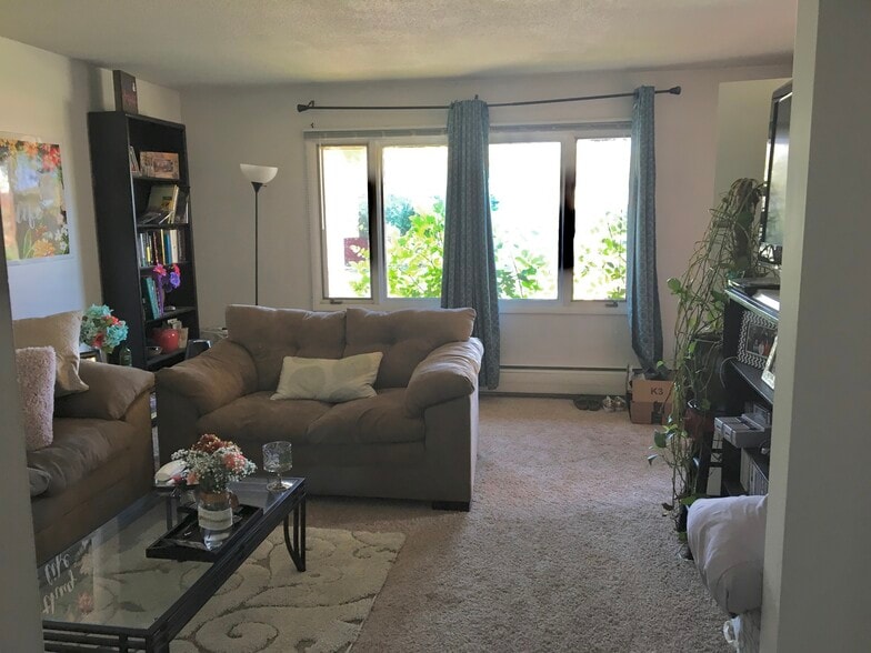 Living Room - 409 46th St S