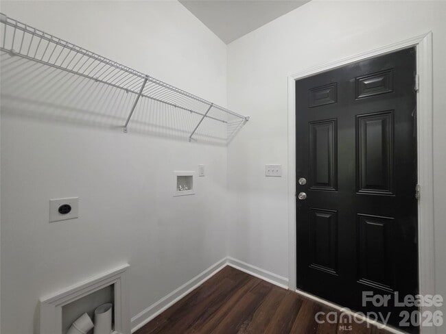 Building Photo - 595 Foxwood Dr SE