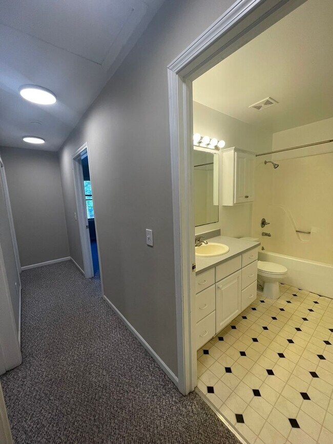 Building Photo - 230/232 Brookridge Ct.