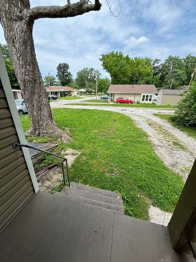 Building Photo - 2BD / 1BA Duplex