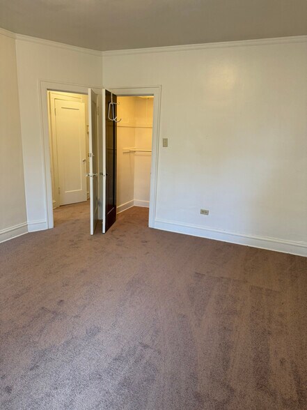 Building Photo - 8220 S Langley Ave