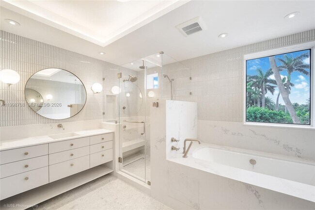 Building Photo - 737 Crandon Blvd