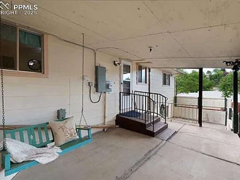 Building Photo - 2509 Royalty Ct