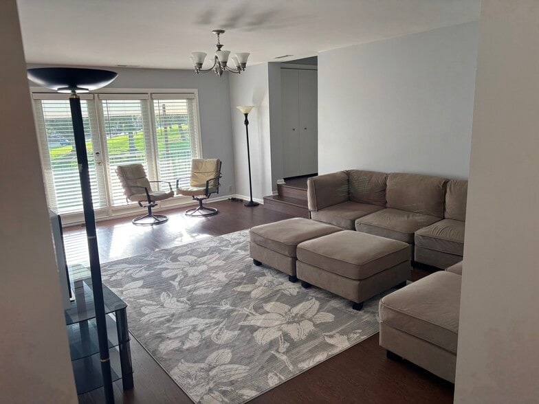 Great room with front balcony - 22 Williamsburg Cir