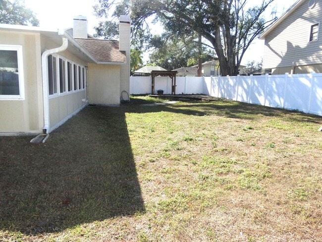 Building Photo - 1 bedroom for rent in this single family home.
