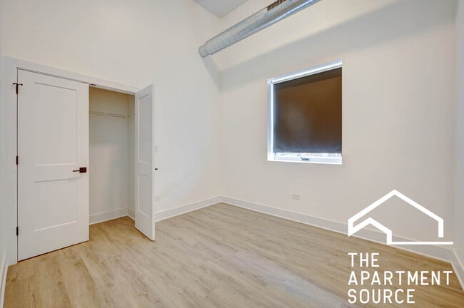 Building Photo - 4731 N Western Ave