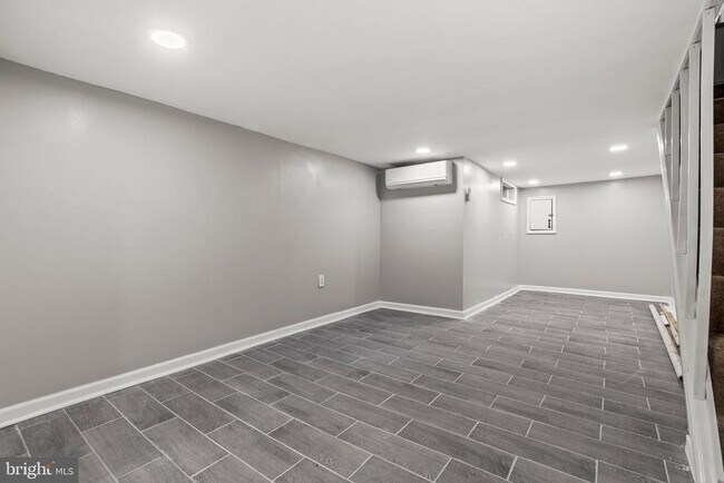 Building Photo - 2539 N Newkirk St