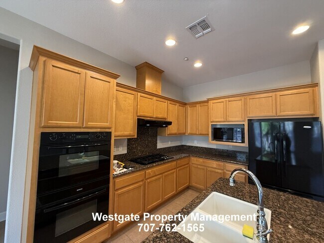Building Photo - 1708 Southridge Dr