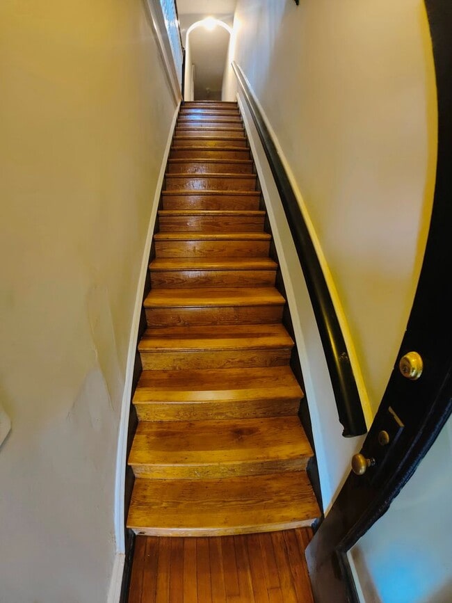 Building Photo - FLOY1614