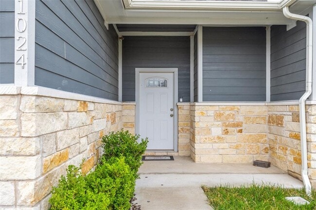Building Photo - 1024 Daviot Dr