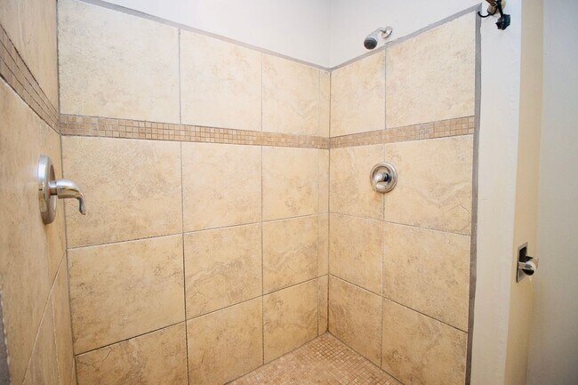 Building Photo - 3 Bedroom, 2 Bathroom in the Forest Acres Area - Available July 2026!