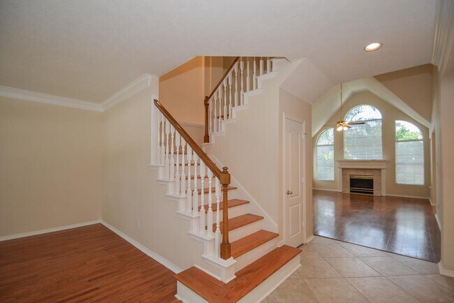 Building Photo - 910 Chinni Ct
