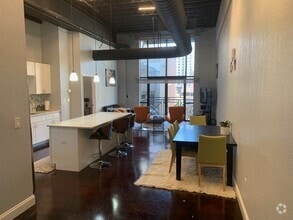 Building Photo - 214 E Travis St