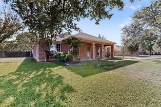 Building Photo - 920 Mason Ln