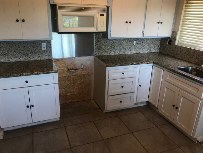 Kitchen - 27295 Vista Ave