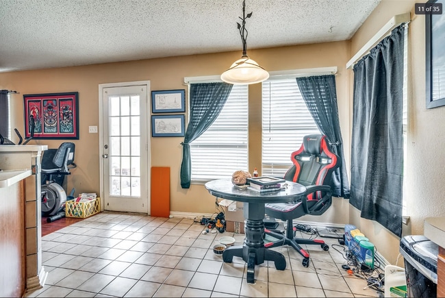 Building Photo - 4510 Lake Haven Dr