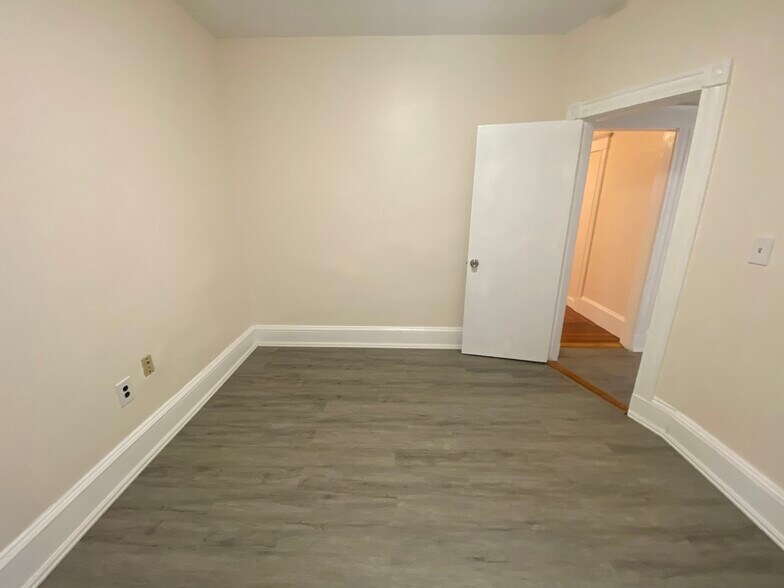 Building Photo - 33 Everett Ave